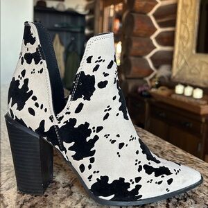 Qupid Black and Beige Heeled Boots